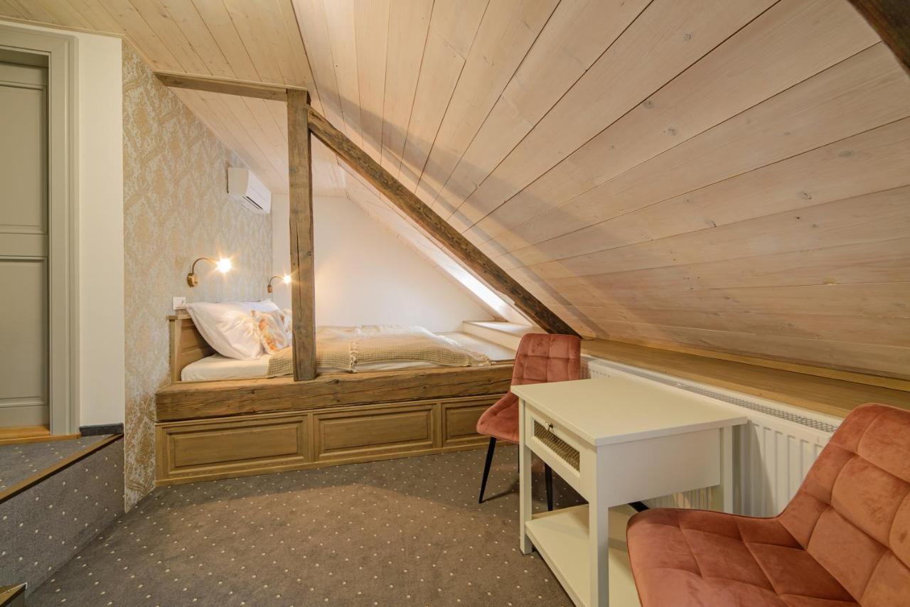 Aura Hotel Banska Stiavnica Bagian luar foto